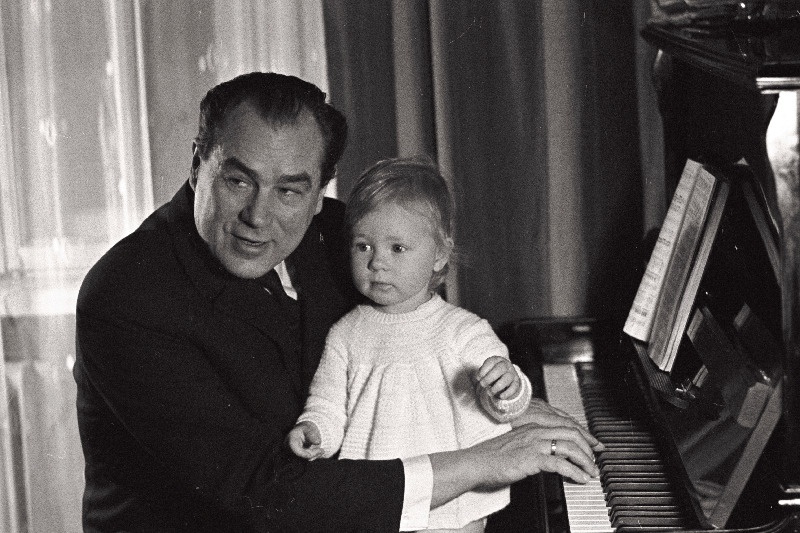 Georg Ots koos tütre Mariannega.