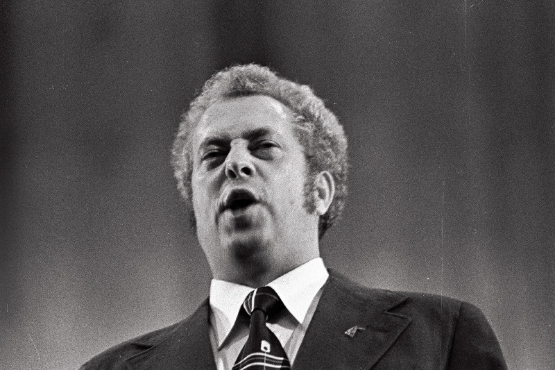 Riikliku Akadeemilise Meeskoori  laulja Kaljo Räästas oma 50. sünnipäeva tähistamisel Estonia kontserdisaalis.