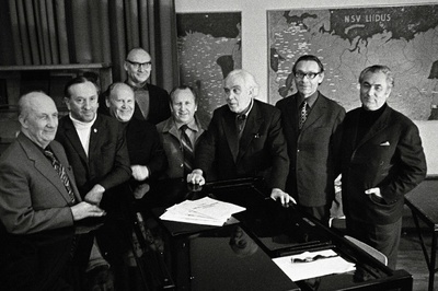 Riikliku Akadeemilise Meeskoori kvartetilauljad ja dirigent Gustav Ernesaks.  duplicate photo