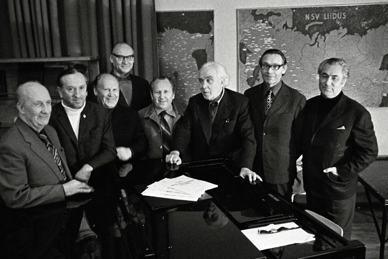 Riikliku Akadeemilise Meeskoori kvartetilauljad ja dirigent Gustav Ernesaks.