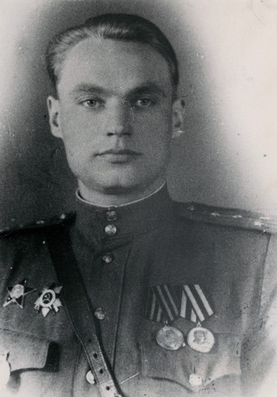 A.Martin, Teises maailmasõjas 8. Eesti laskurkorpuses.