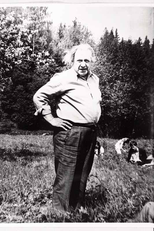 Kirjanik Osvald Tooming.
