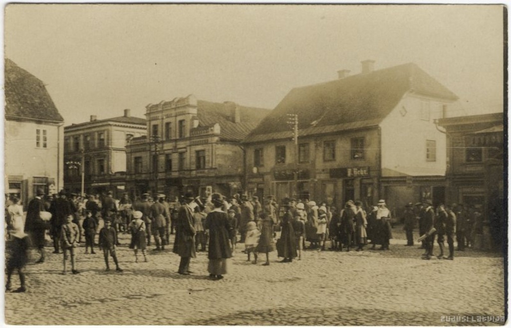 Cēsis. Rožu laukums, Cēsis. Tirgus laukums