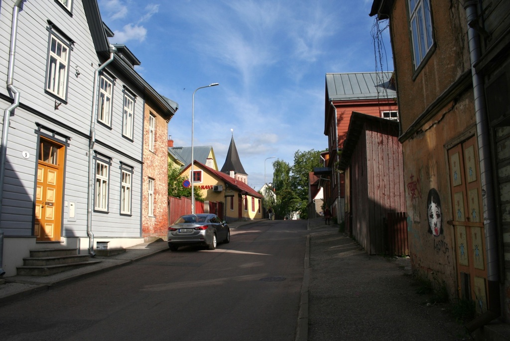 Tartu, Väike Street. View from Komsomoli Street. rephoto