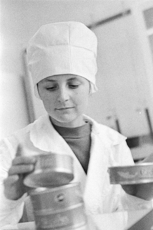 Pärnu Kalakombinaadi tööline Monika Doktor.