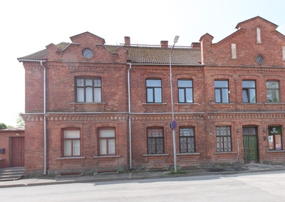 Viljandi tiisikuse vastu võitlemise seltsi maja (Romanzovi maja) Tartu tänaval.  duplicate photo