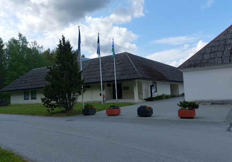 View of the Koidu Colhose Centre building in Padis. rephoto