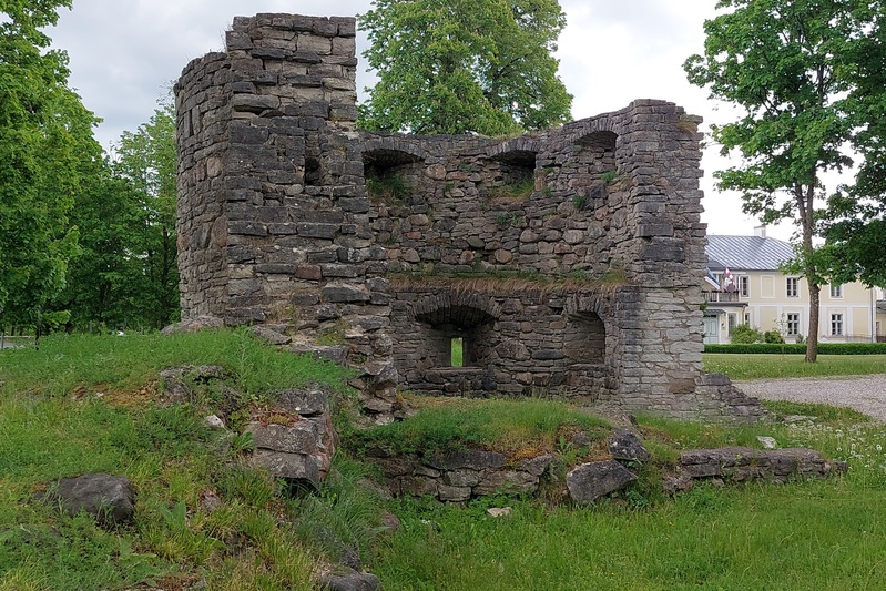 Padise kloostri varemed: kahuritorn rephoto