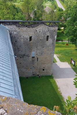 View from the Padise monastery's educational tower to the construction of the gateway rephoto