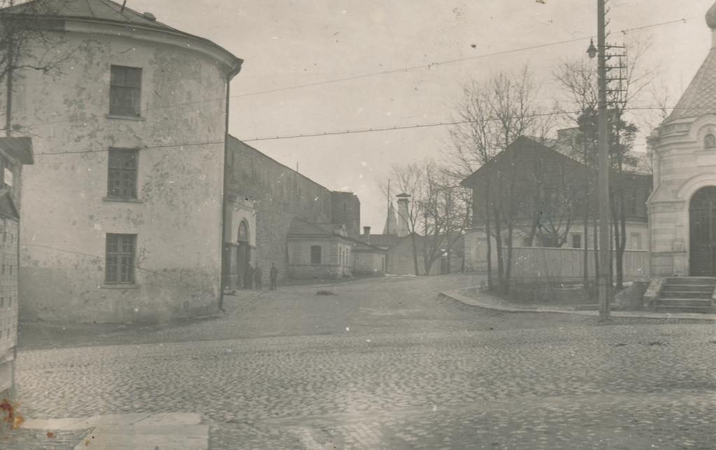 Narva, Hermanni kindluse ees