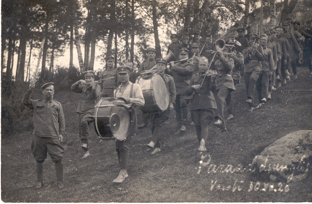 Foto Paraad džunglis- 7.jalaväerügemendi orkester Vorohis 30.juulil 1926.a.