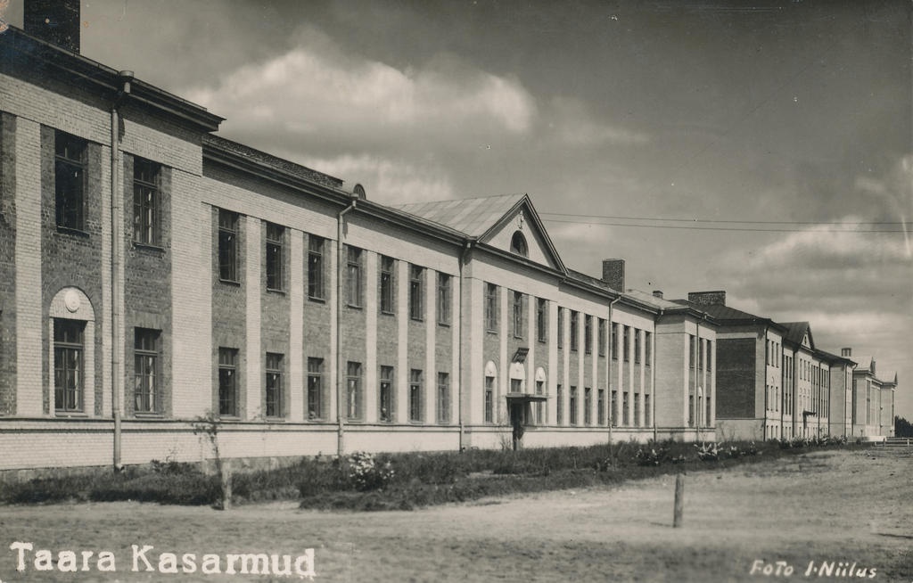 Foto.Taara kasarmud 1930.aastate lõpul Jaan Niiluse foto