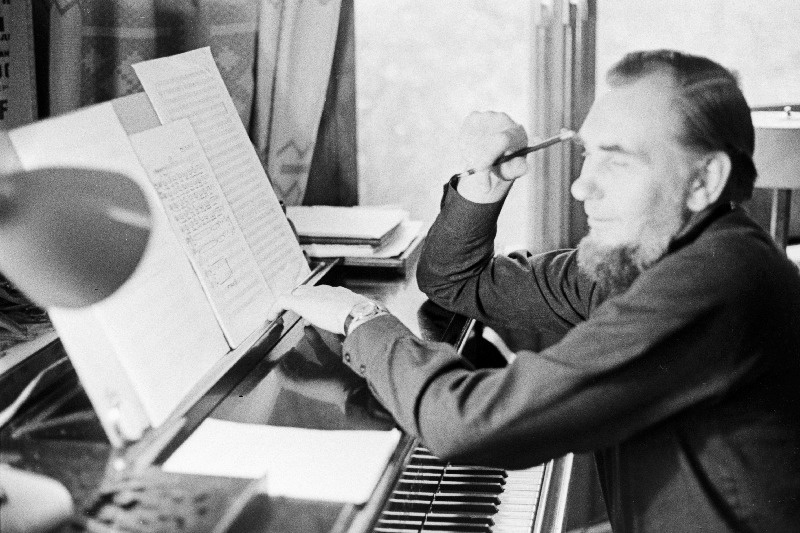 Eesti NSV teeneline kunstitegelane, Nõukogude Eesti  preemia laureaat, NSV Liidu 1974. a riikliku preemia kandidaat, helilooja Veljo Tormis.