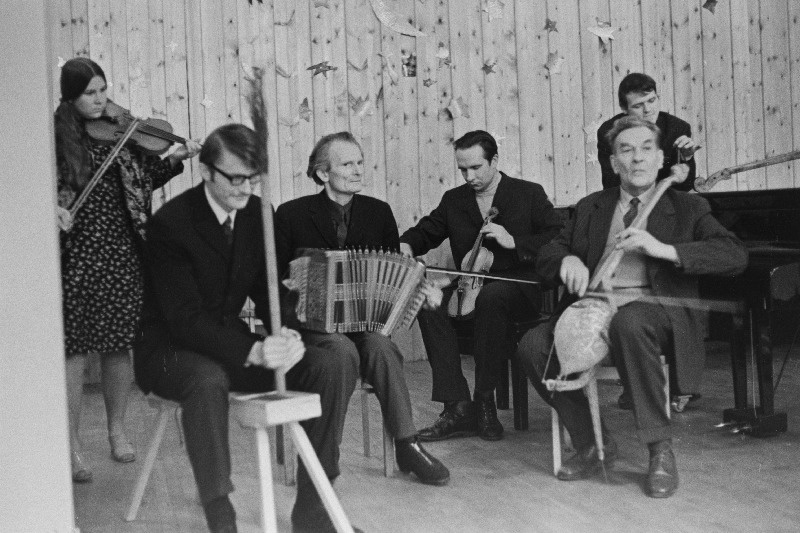 Rahvapillimängijad Teatri- ja Muusikamuuseumis esinemas.