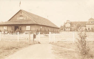 Foto.7. rügemendi Petseri laagri  reservohvitseride ettevalmisrtamise kompanii hoone  1930.aastatel  duplicate photo