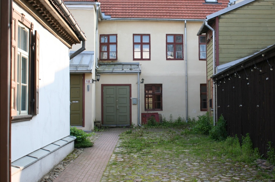 Tartu. Building at the University of Tartu. 38 (Jaani tn 18) - Kaja Noodla residency rephoto