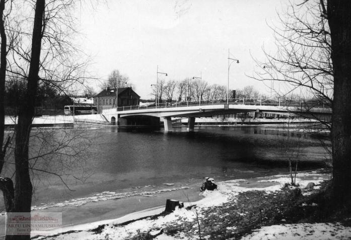 Kroonuaia t sild. Tartu, 1998. Foto Aldo Luud.