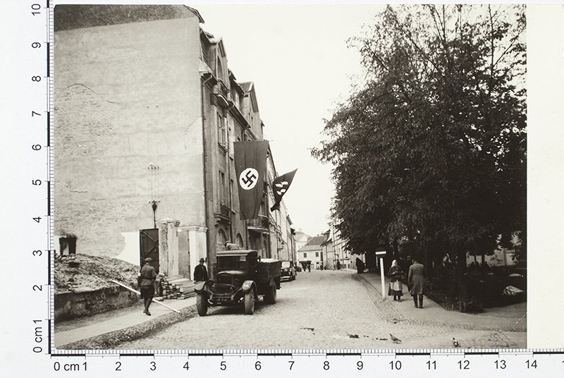 Haakristi- ja SS-lipp Tartus, Ülikooli tn-l, 1941