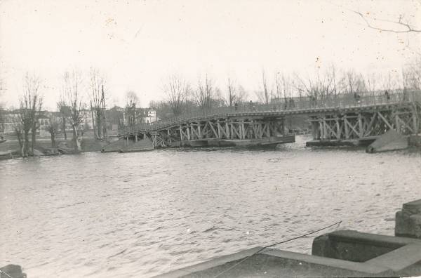 Pontoonsild Emajõel.  Tartu, 1967.
