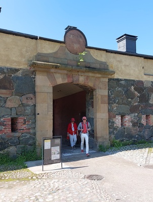 Kruunulinna Ehrensvärd Iso Black Island rephoto