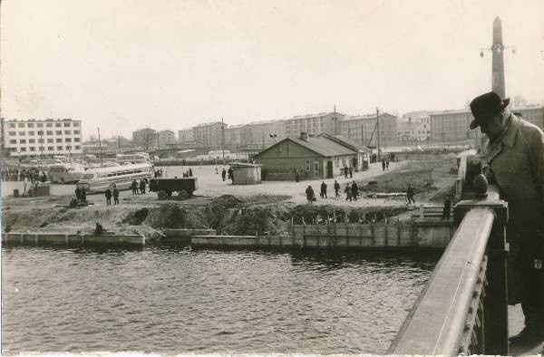 Bussijaam, vaade Võidu sillalt bussijaama poole. Tartu, 1967.