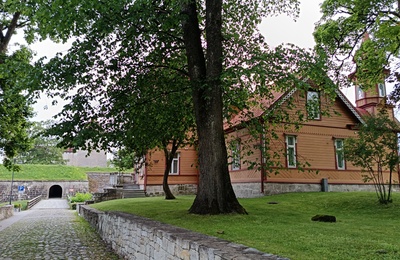 Souvenir d&#039;Arensbourg : la porte du chateau = Schlossthor rephoto