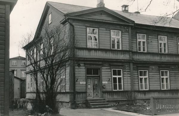 Sanitaarepidemioloogia jaam (sanepidjaam), Burdenko 47 (praegu  Veski t). Tartu, 1966.