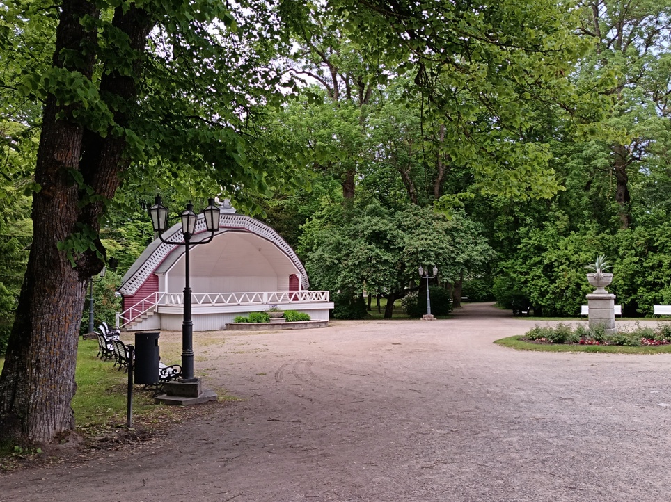 Kuressaare Lossipark, kõlakoda rephoto