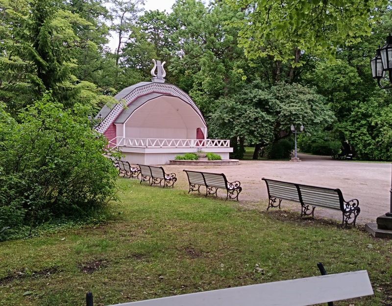 Kuressaare. Kõlakoda kuursaali juures. rephoto