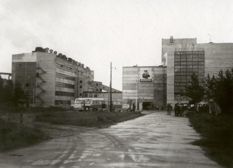 Eesti Geograafia Seltsi Kirde-Eesti ekskursioonist osavõtjad Narvas.