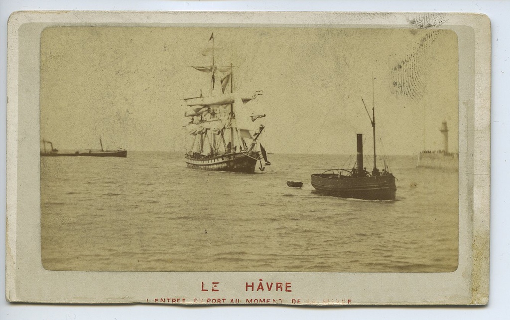 Purjelaev ja puksiir Le Havre sadamas