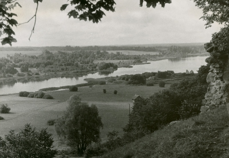 Vaade Lossimäelt Viljandi järvele.
