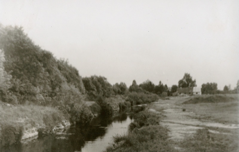 Vääna jõgi Vahikülas lõhatud sängis.