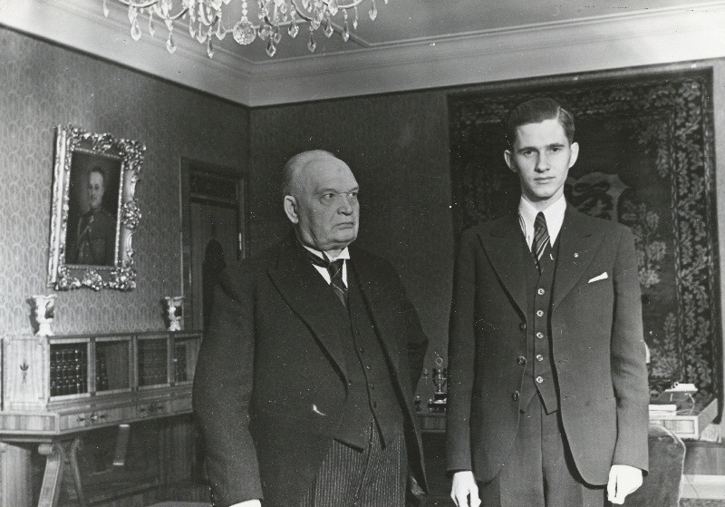 AVRO maleturniiril Hollandis esikohale tulnud Paul Kerese (paremal) vastuvõtt Eesti Vabariigi president K. Pätsi poolt.