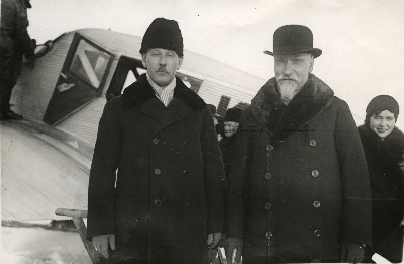 Eesti Vabariigi neljanda riigikogu esimees K. Einbund ja vanem abiesimees M. Martna.