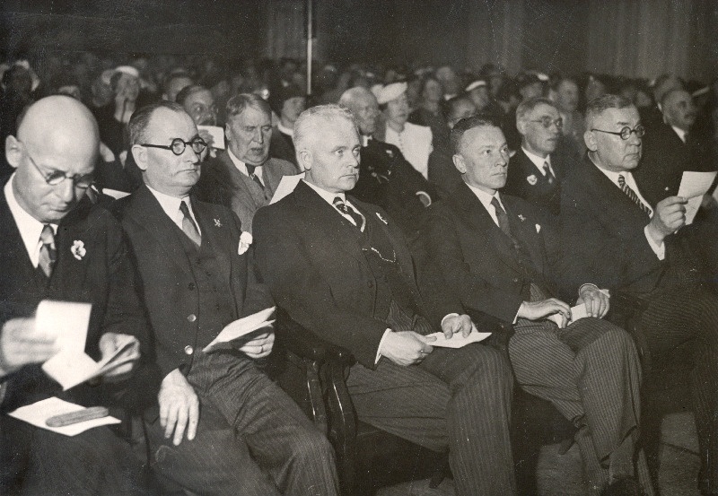 Balti rahvaste kongressi avaaktus Tallinnas. Esireas vasakult: rahvapanga direktor A. Kask, Riia linnapea Liepinš, Kaunase linnapea Merkis, Leedu saadik Tallinnas B. Dailide, Läti saadik Tallinnas E. Krievinš.