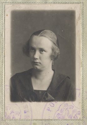 Elsa Ottilie Borks, sündinud Bork. Foto 1926. a välja antud isikutunnistuselt.  duplicate photo