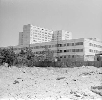 Valmimisjärgus kiirabihaigla Mustamäel  similar photo