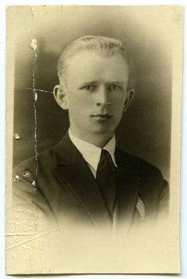 Aleksander Baumann, portreefoto  duplicate photo