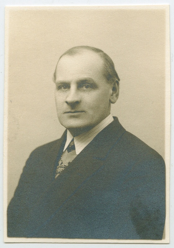 Proviisor Georg Oskari p Büniss. Portreefoto