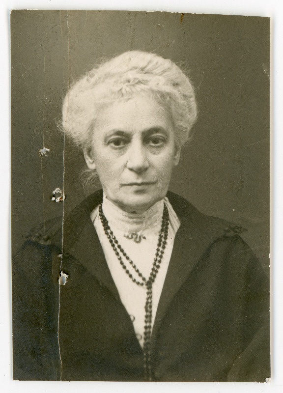 Johanna Ivani t Engelmann, sünd 04.05.1856. Portreefoto