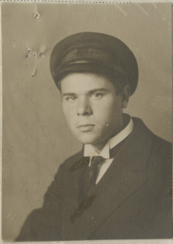 Gustav Iversen. Foto ankeedilt, millega palub enda vastuvõtmist Eesti Vabariigi kodakondsusesse.