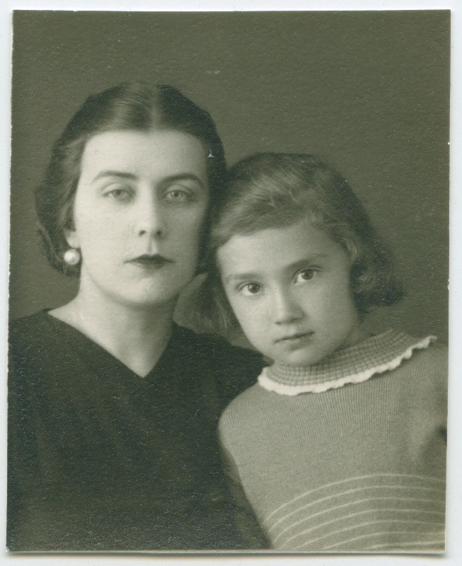 Ljudmila Nikolai t Johanson koos tütre Svetlanaga