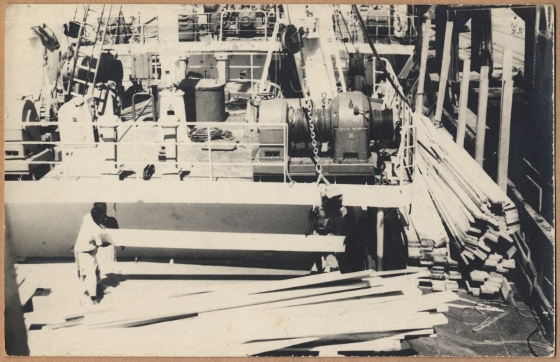 Mootorlaeva "Mahtra" reisi jäädvustused. Laudade seadmine laevatekile