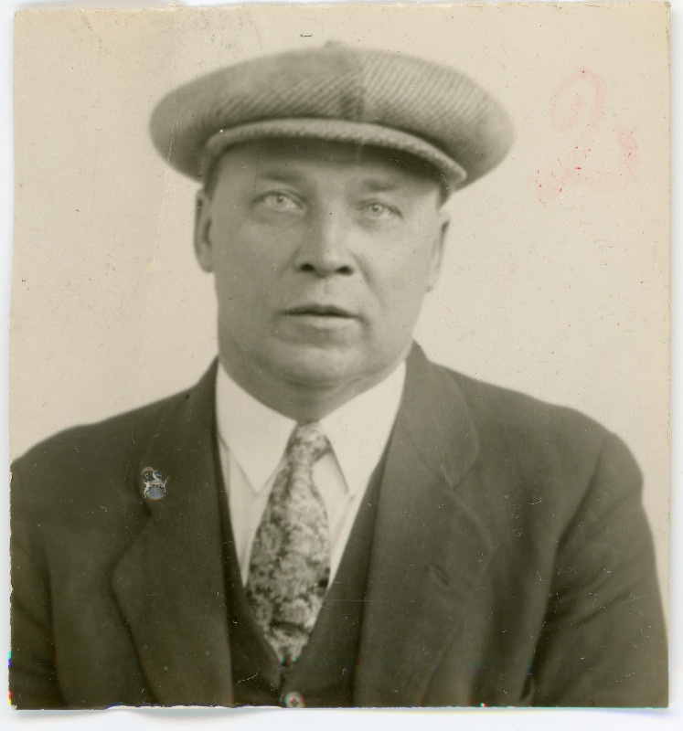 Anton Antoni p Mennikus (alias Ernest Freeman)