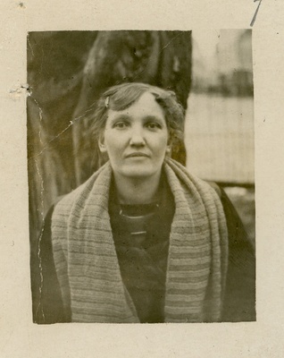 Eliise Andruse t Teeär  duplicate photo
