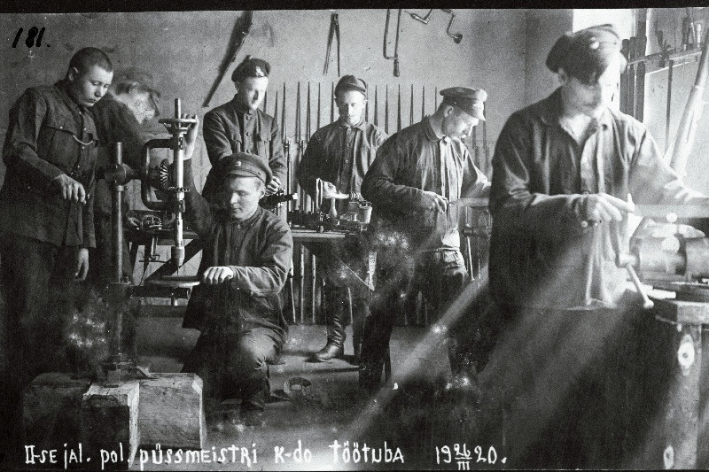 2. jalaväepolgu relvameistrite komando töökoda.