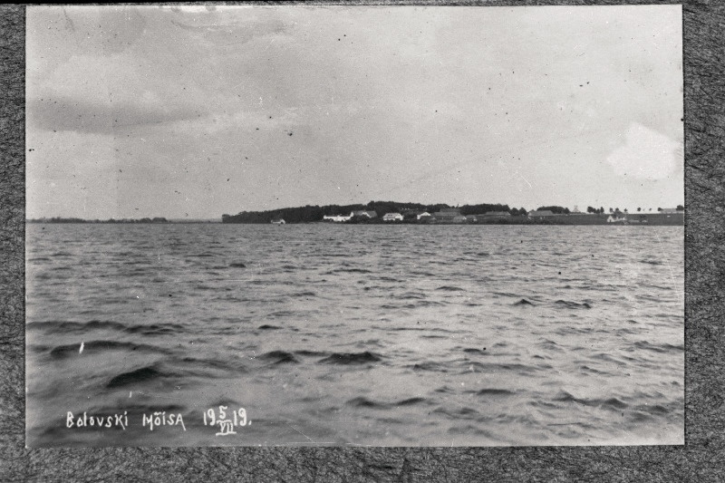 Vabadussõda. Vaade järvelt Bolweni (Balvi) mõisale.