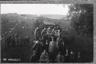 Vabadussõda. 2.Jalaväepolgu sõdurid kitsarööpalise rongi platvormil.  duplicate photo