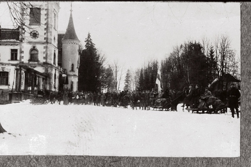 Vabadussõda. 2.Jalaväepolgu staabivoori lahkumine Stomersee (Stameriena) mõisast Valka.